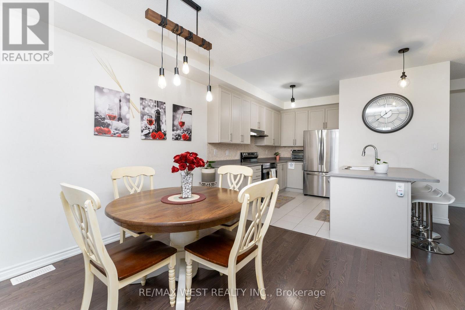 29 ARROWVIEW DRIVE - 17
