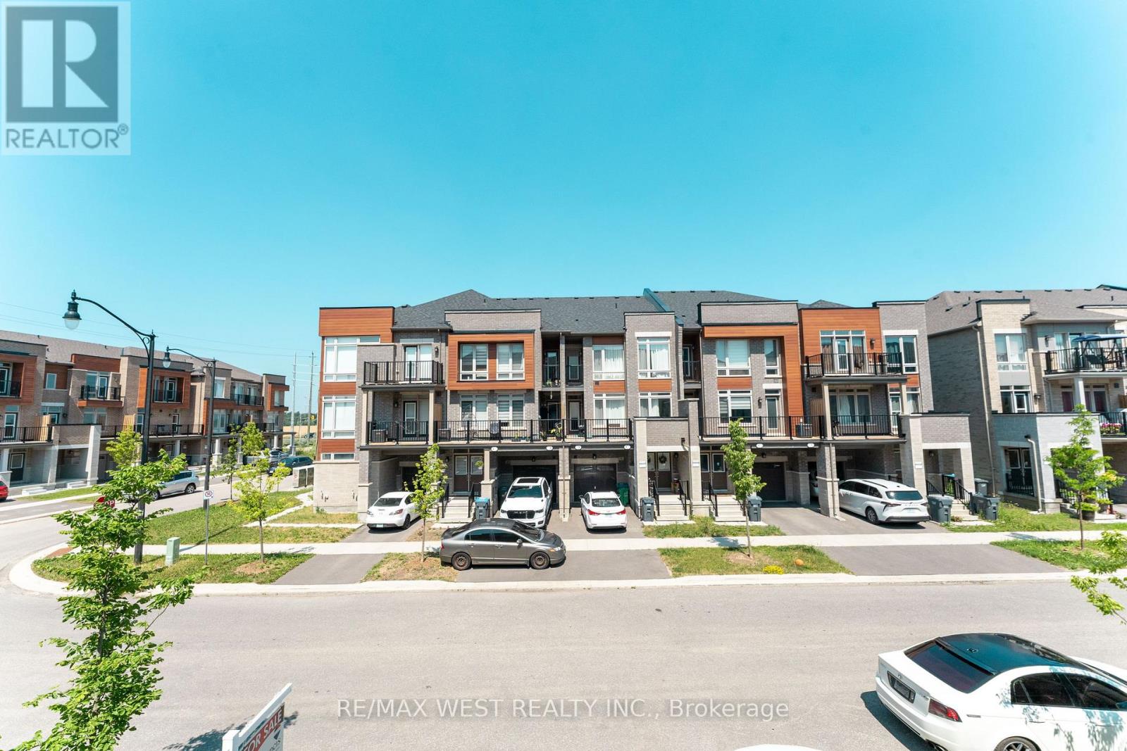 29 ARROWVIEW DRIVE - 23