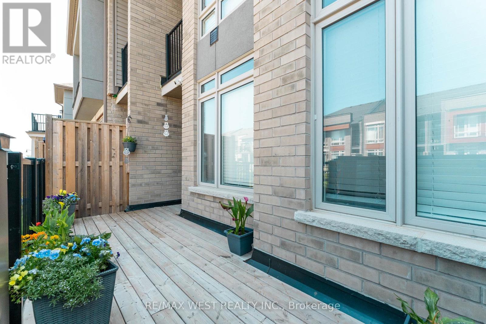 29 ARROWVIEW DRIVE - 24