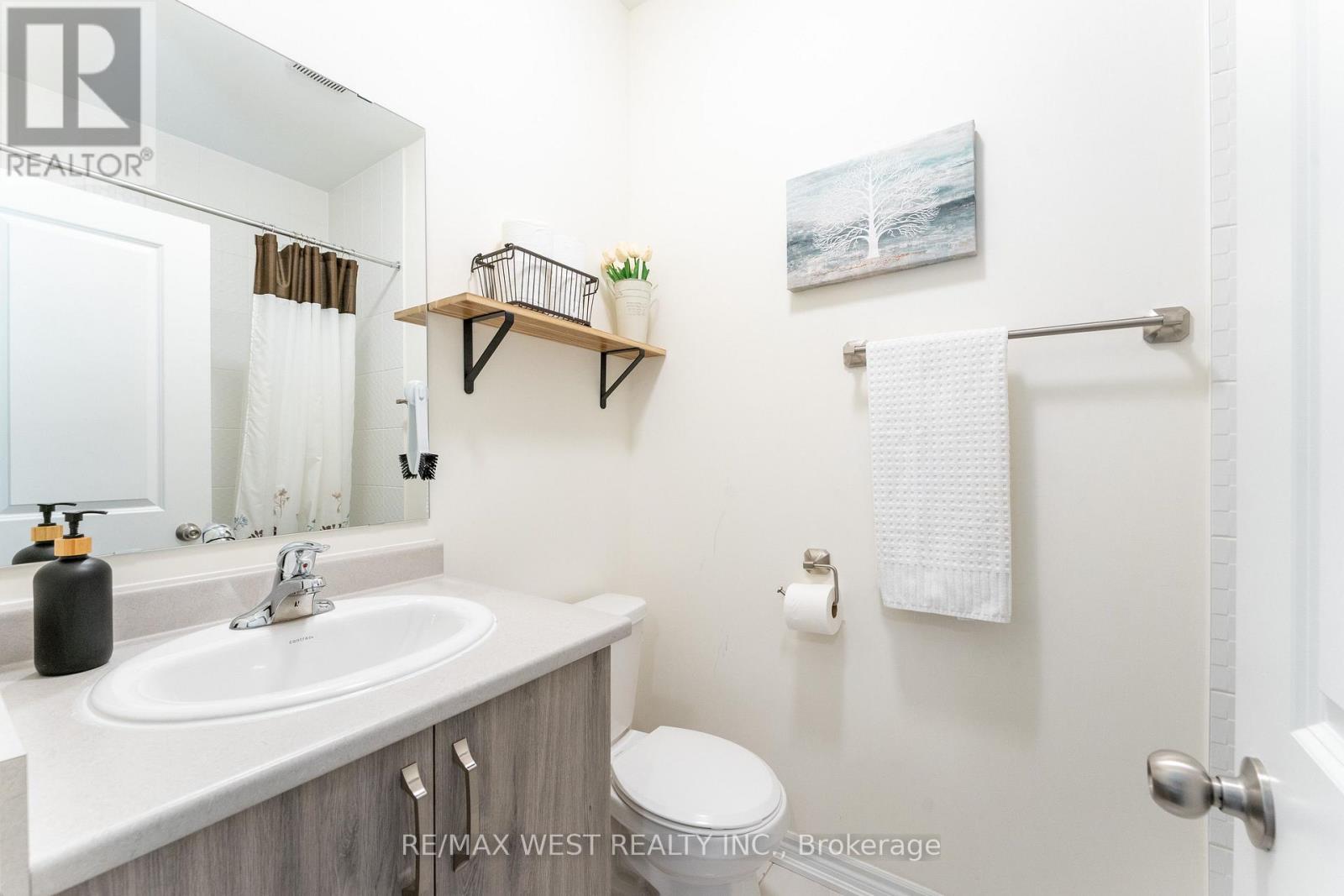 29 ARROWVIEW DRIVE - 32