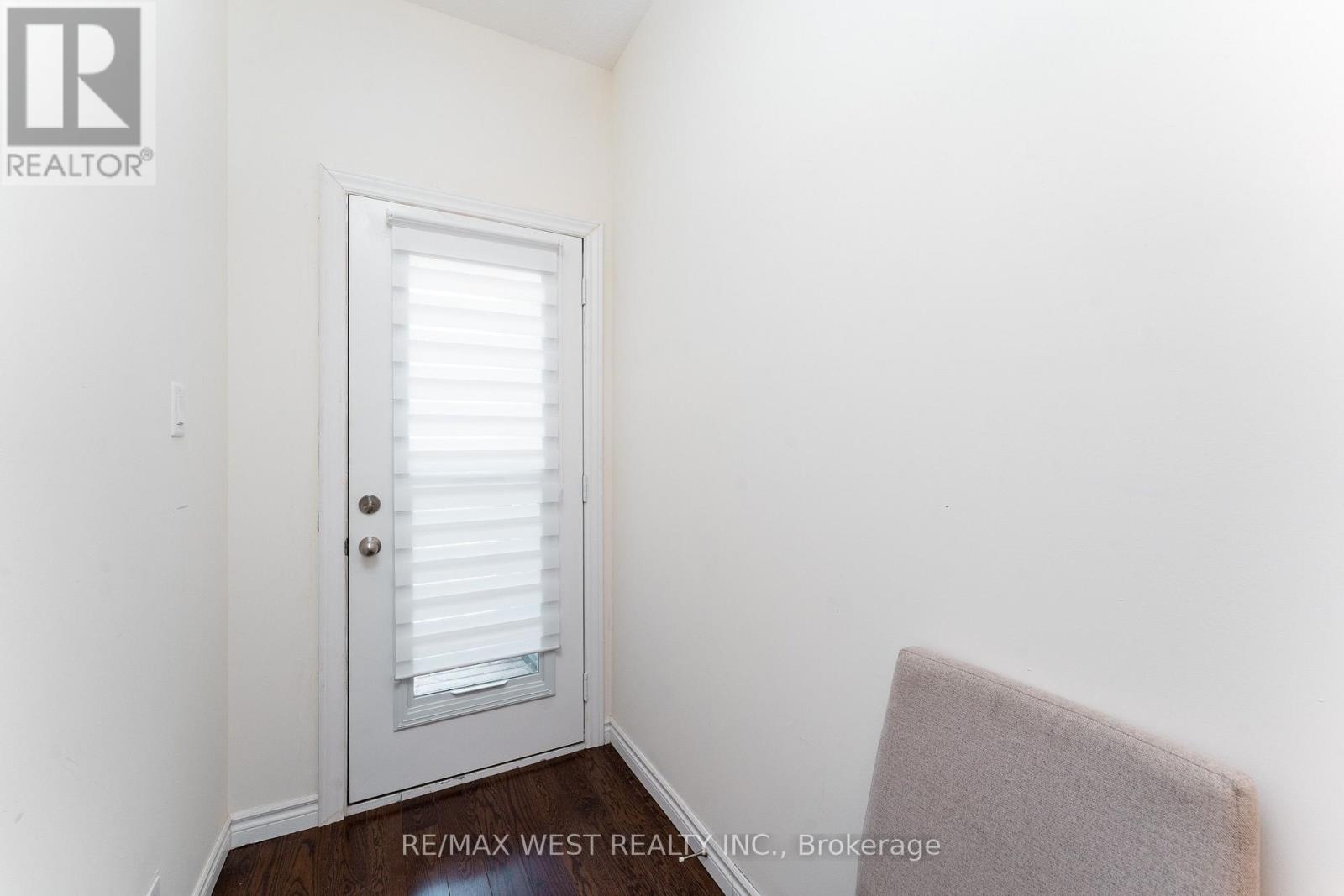 29 ARROWVIEW DRIVE - 33