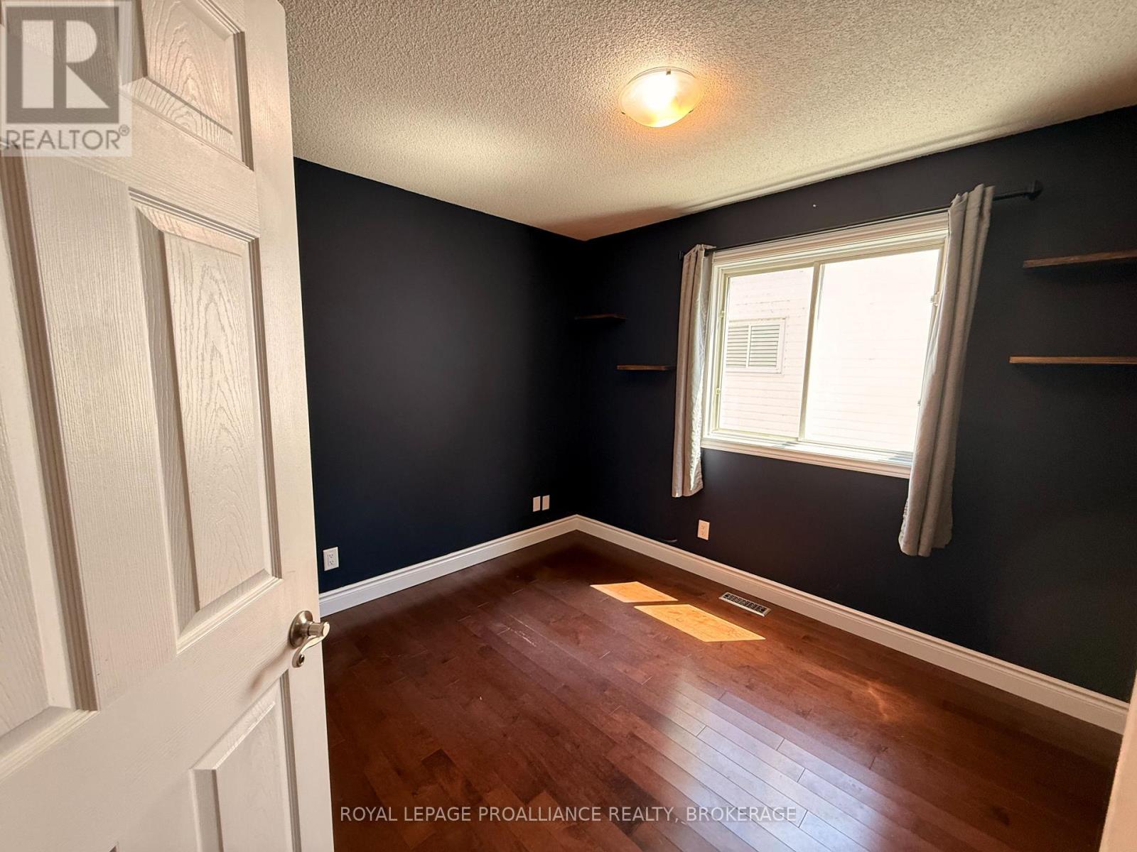 614 BARNSLEY CRESCENT - 18
