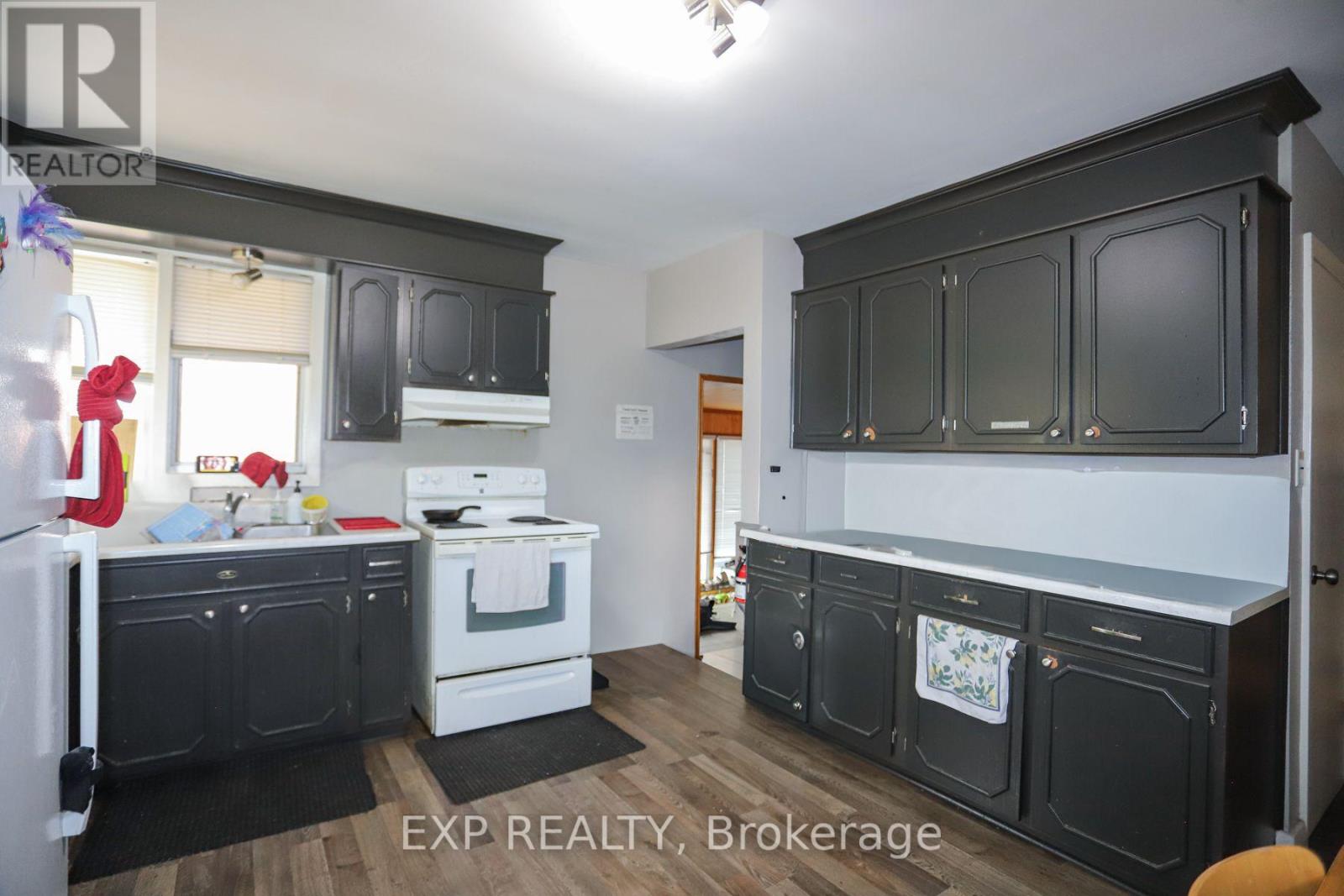 46 LAURENTIAN DRIVE - Image 15