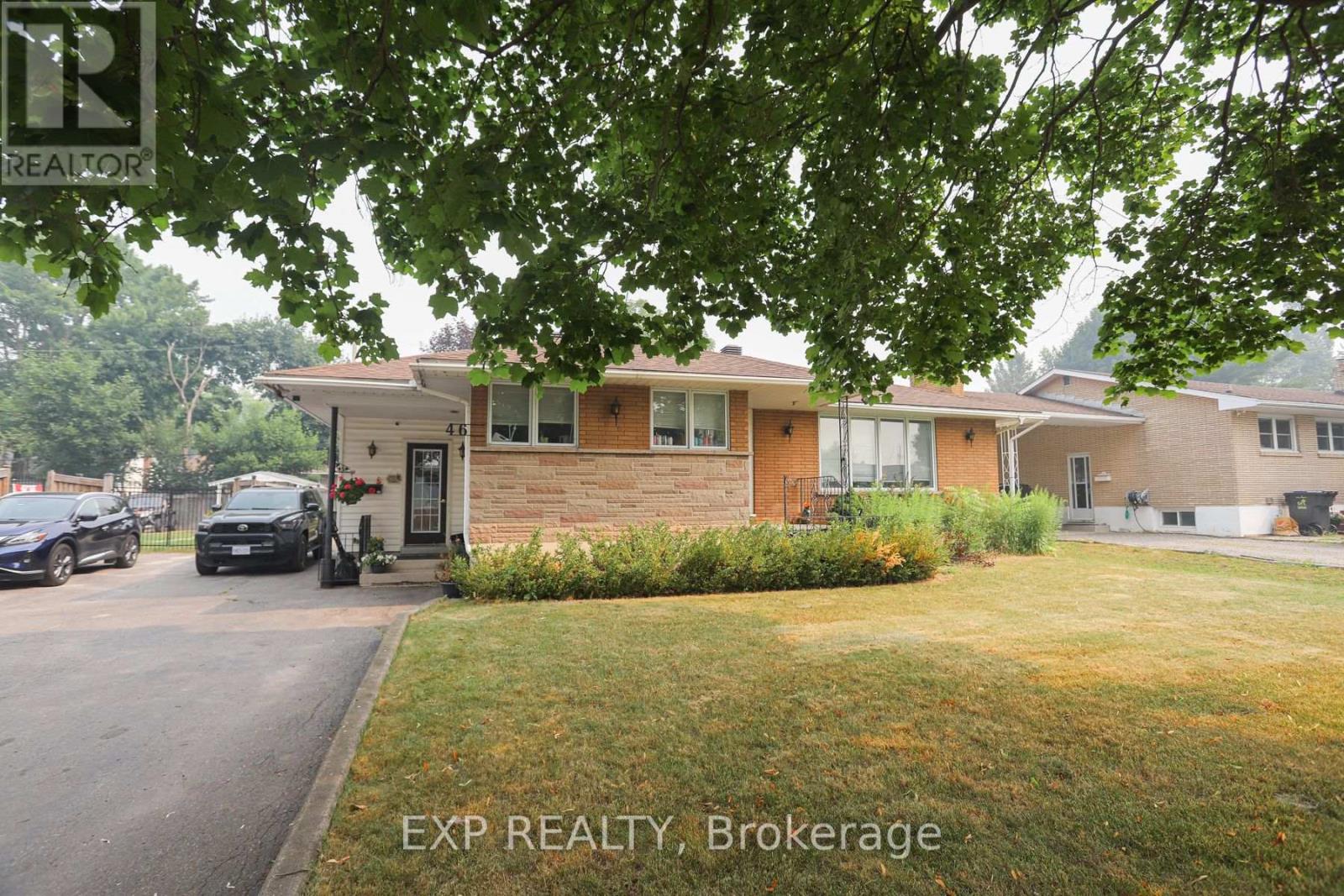 46 LAURENTIAN DRIVE - Image 2