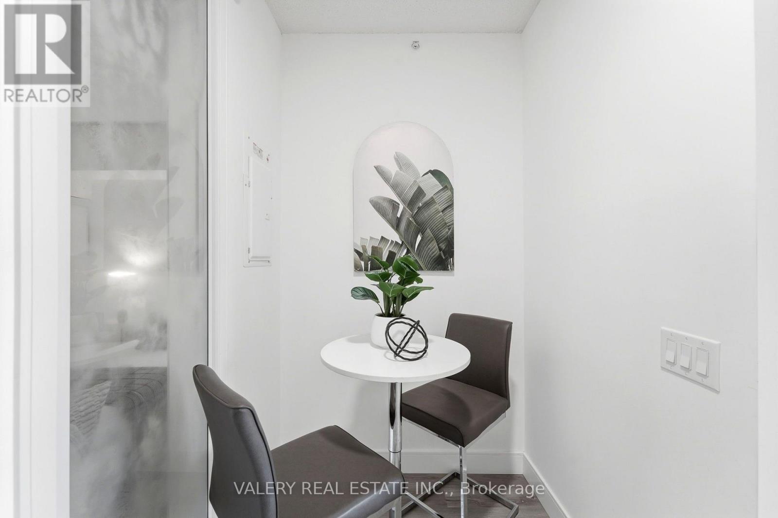 #717 1 WELLINGTON STREET - Image 11