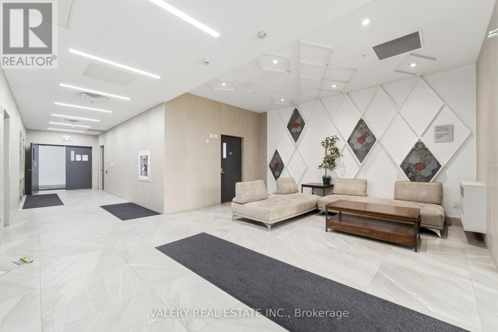 #717 1 WELLINGTON STREET - Image 2