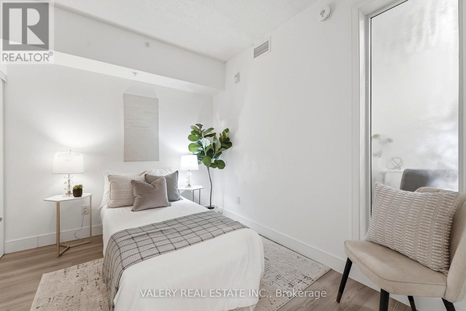 #717 1 WELLINGTON STREET - Image 5