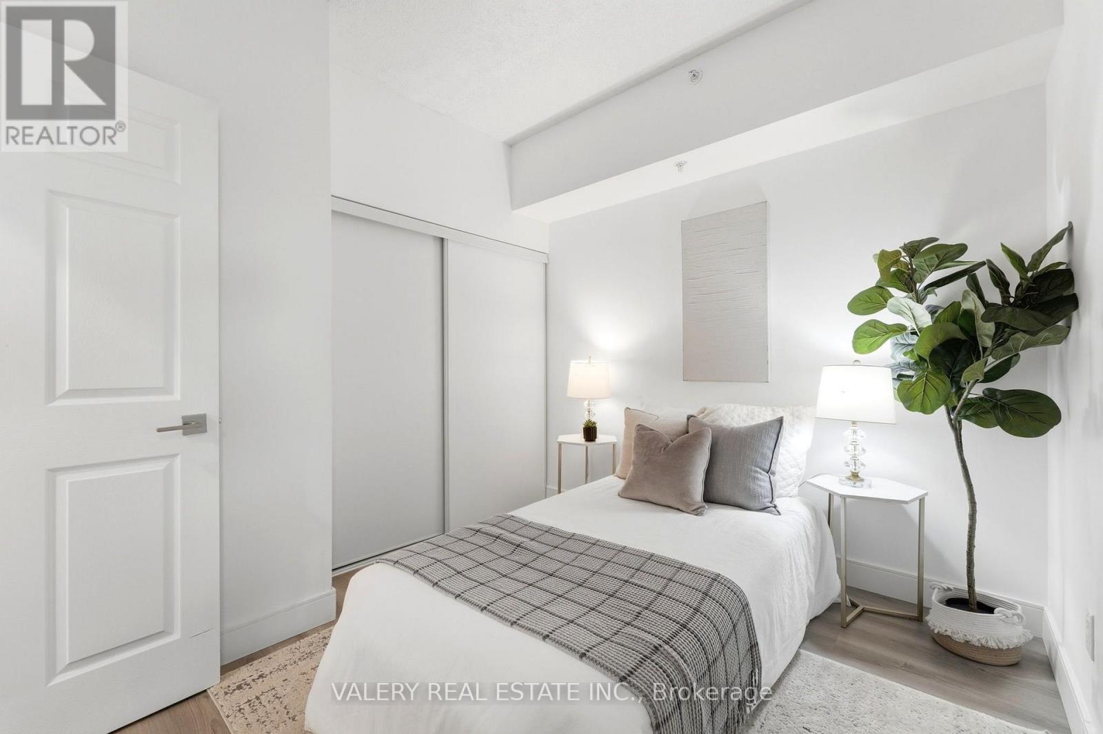 #717 1 WELLINGTON STREET - Image 6
