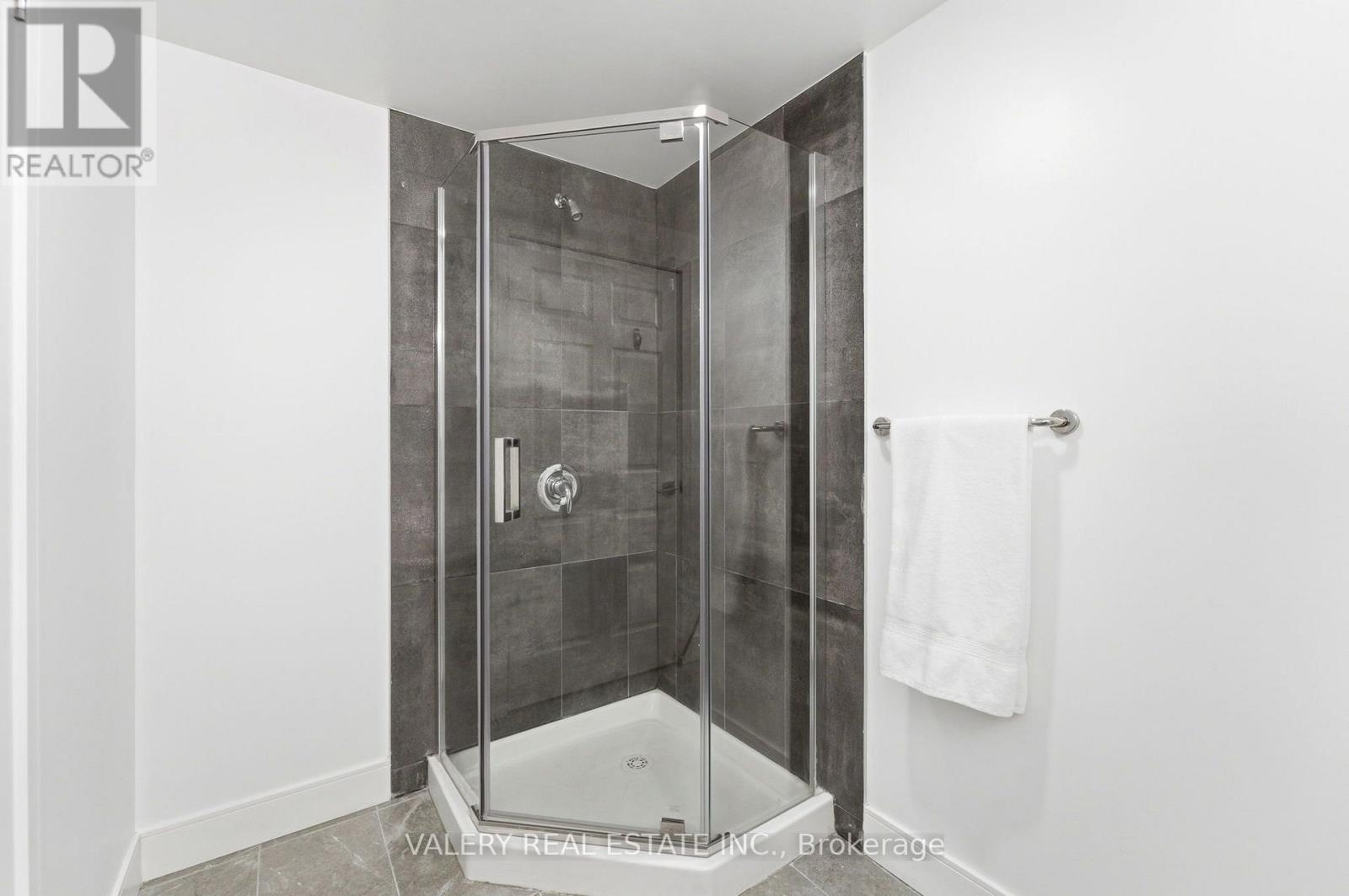 #717 1 WELLINGTON STREET - Image 9