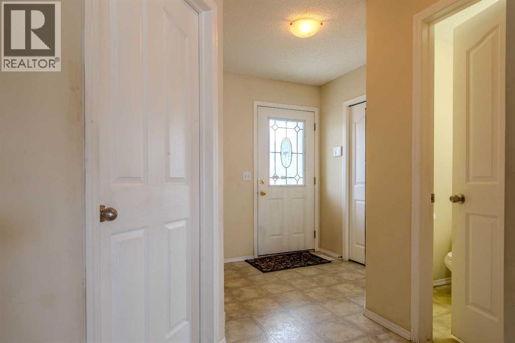 161 Saddlecrest Close NE - 13