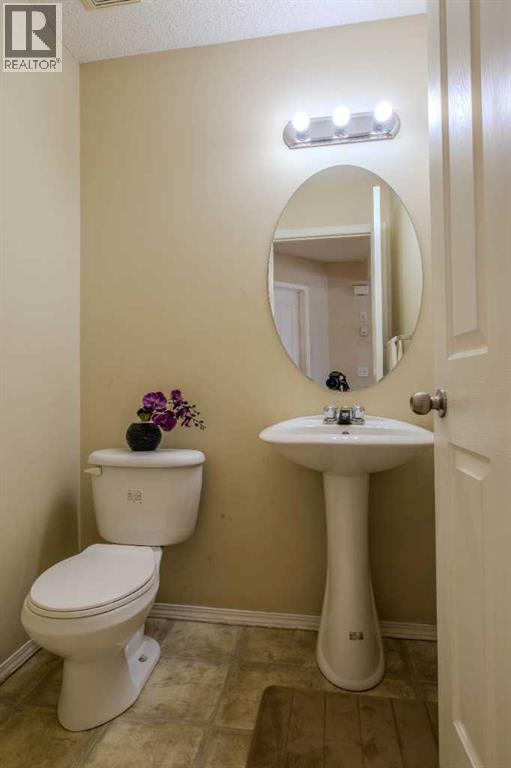 161 Saddlecrest Close NE - 14