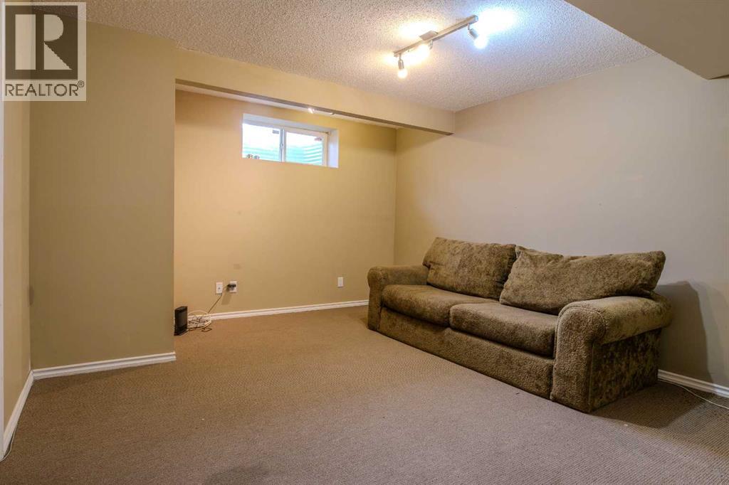 161 Saddlecrest Close NE - 28