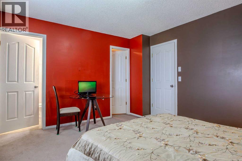 161 Saddlecrest Close NE - 19