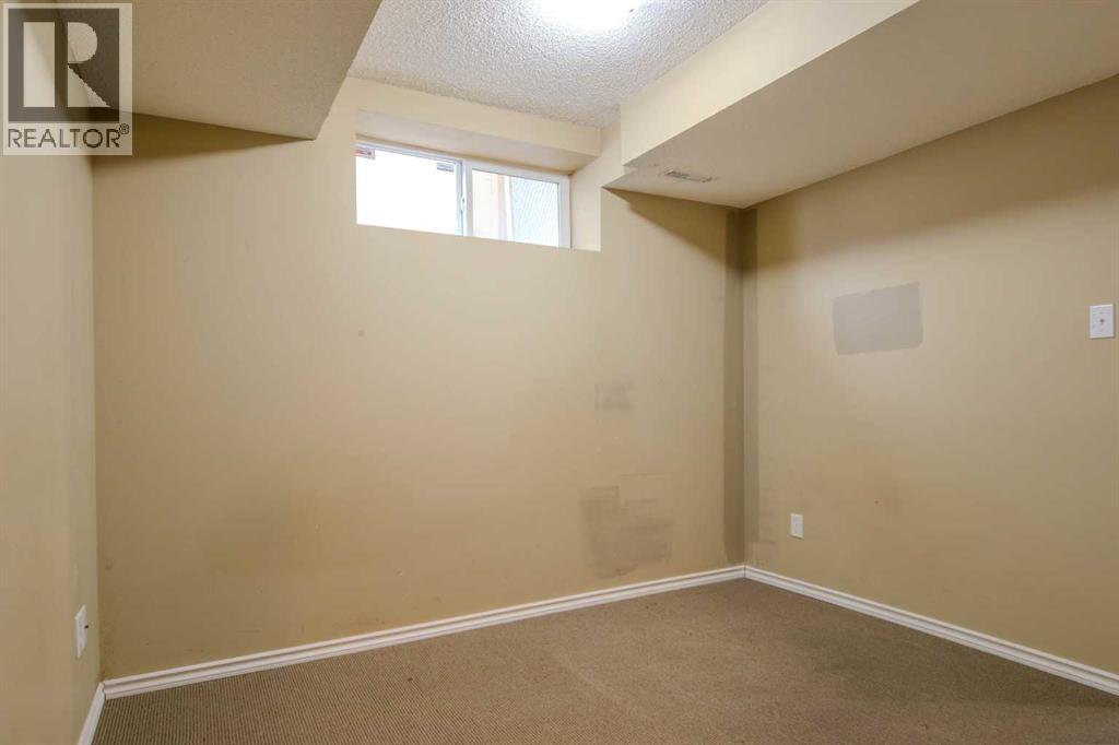161 Saddlecrest Close NE - 36