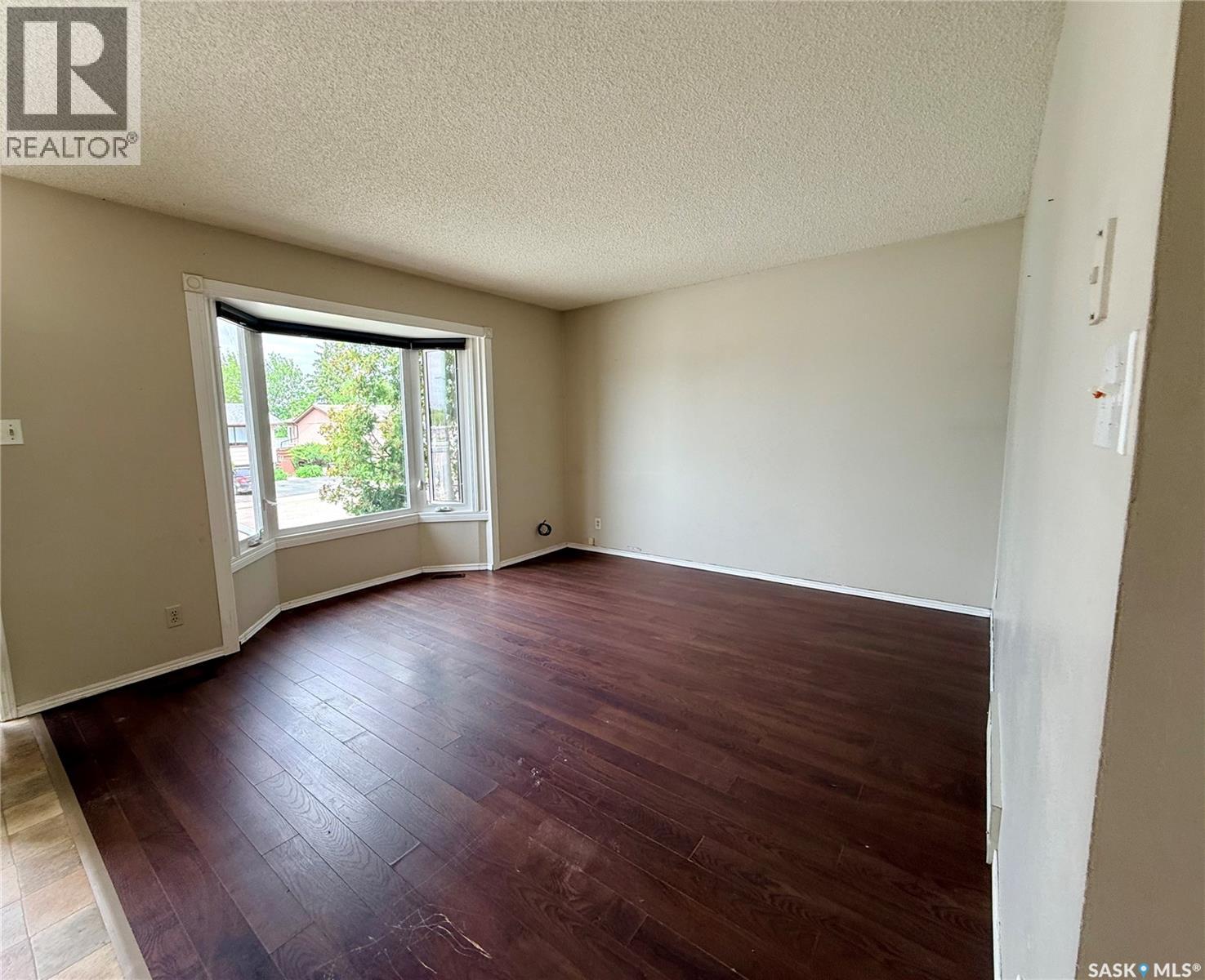 330 Aspen DRIVE - Image 4