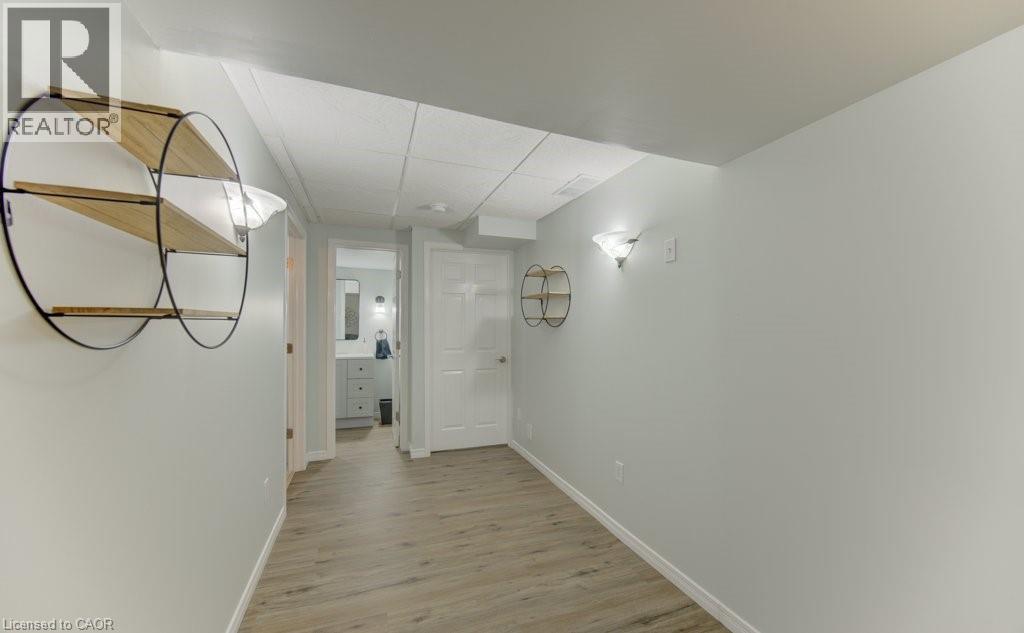 43 CHESTER Drive - 40