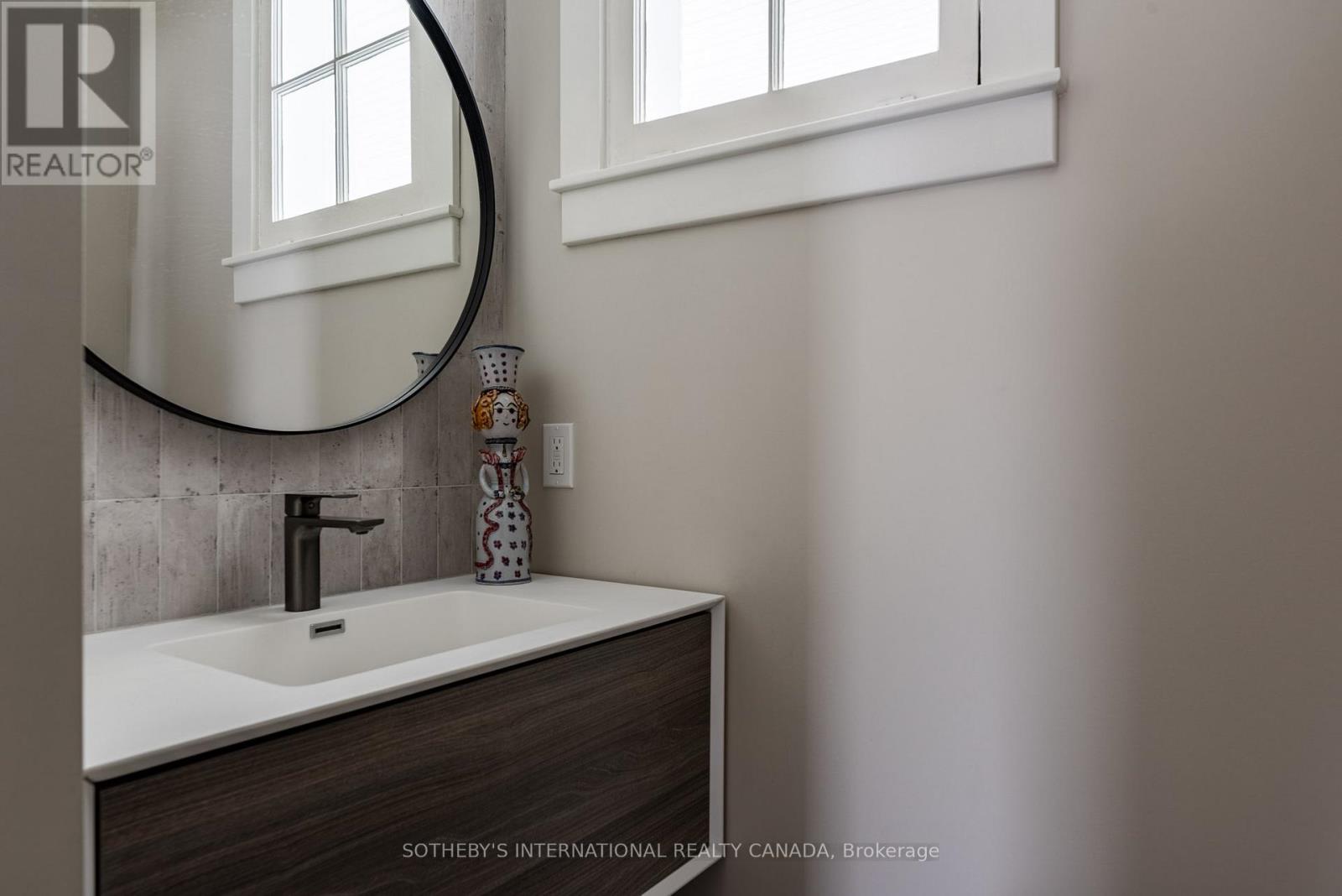 77 CATHERINE AVENUE - 12