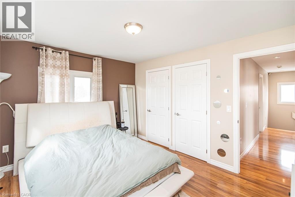 443 ELEVENTH Road E - 27