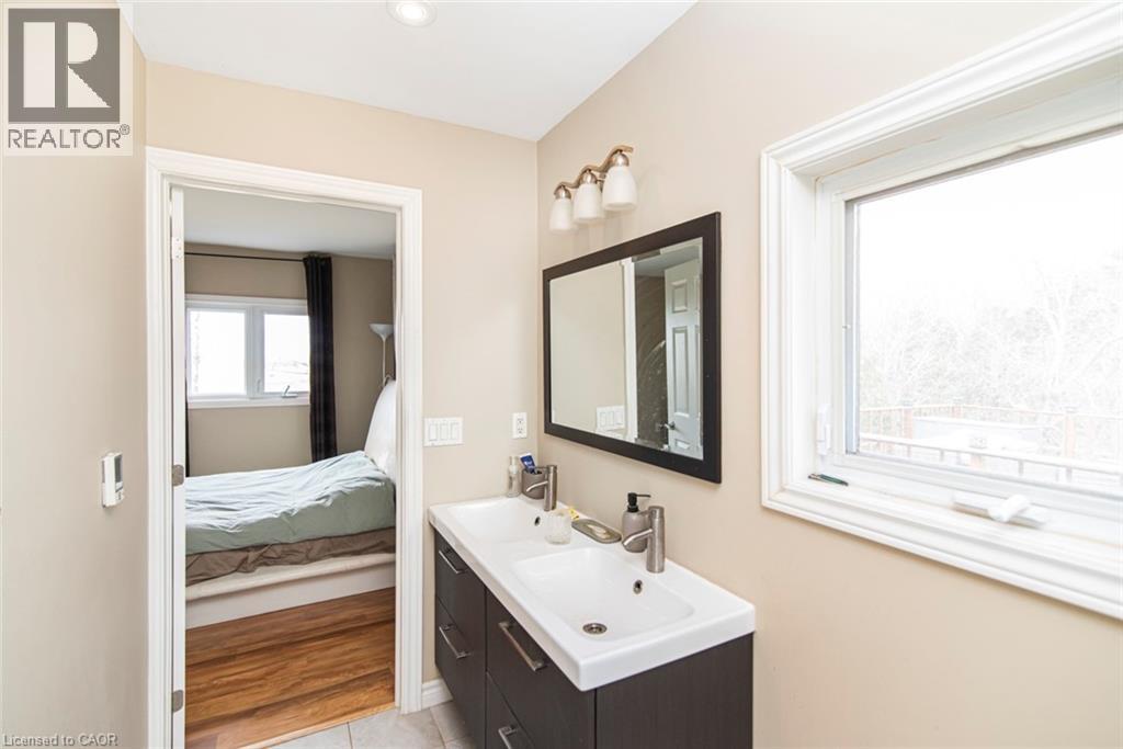 443 ELEVENTH Road E - 31
