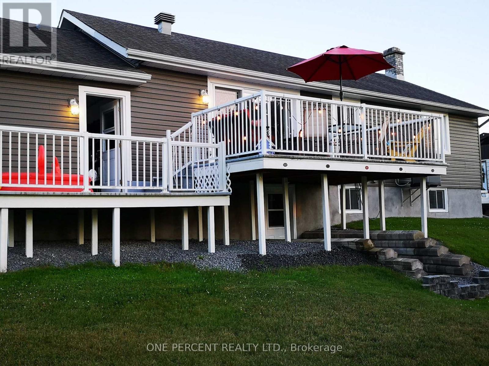 2010 RUE DU PARC STREET W - 25