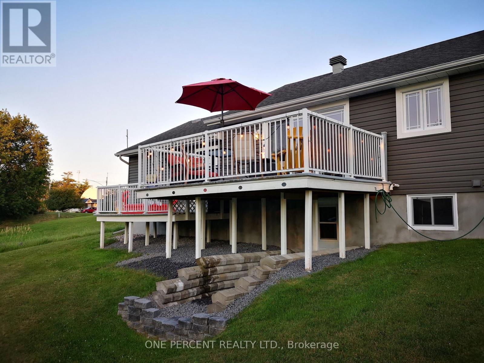 2010 RUE DU PARC STREET W - 22