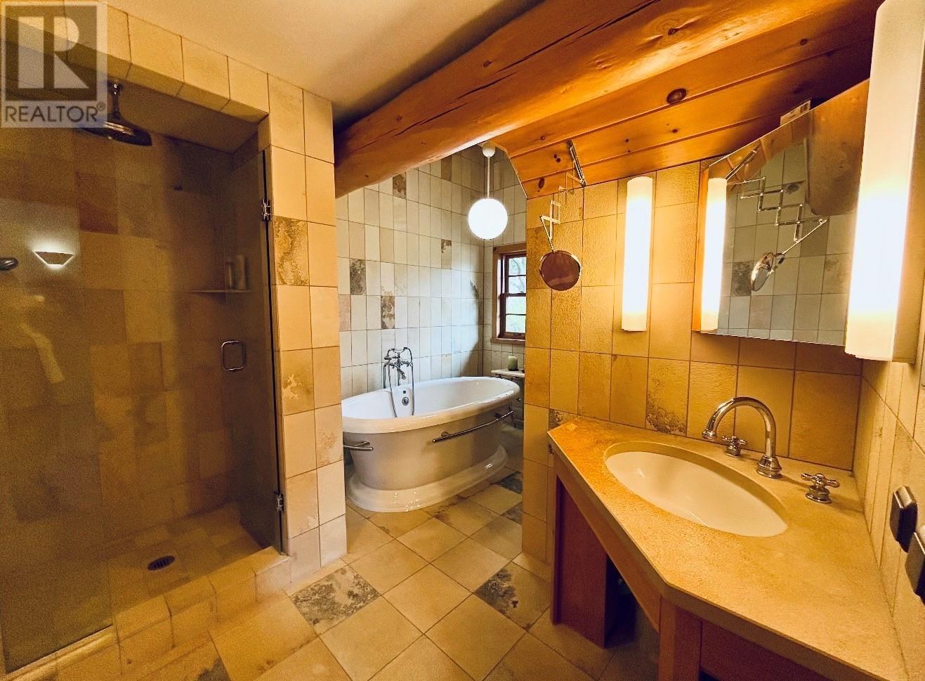 Pipestone Peninsula, Moore Bay Castle - Lake of the Woods - 25