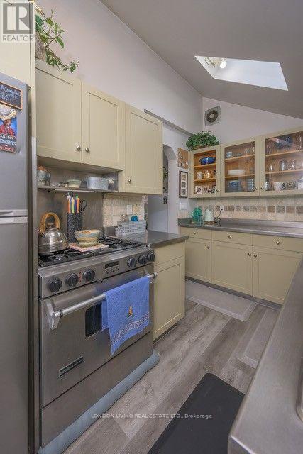 5 EDWARD STREET - 40
