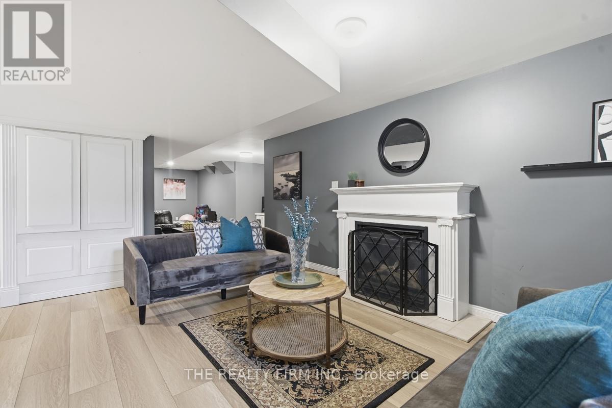 16 FITZWILLIAM BOULEVARD - 33