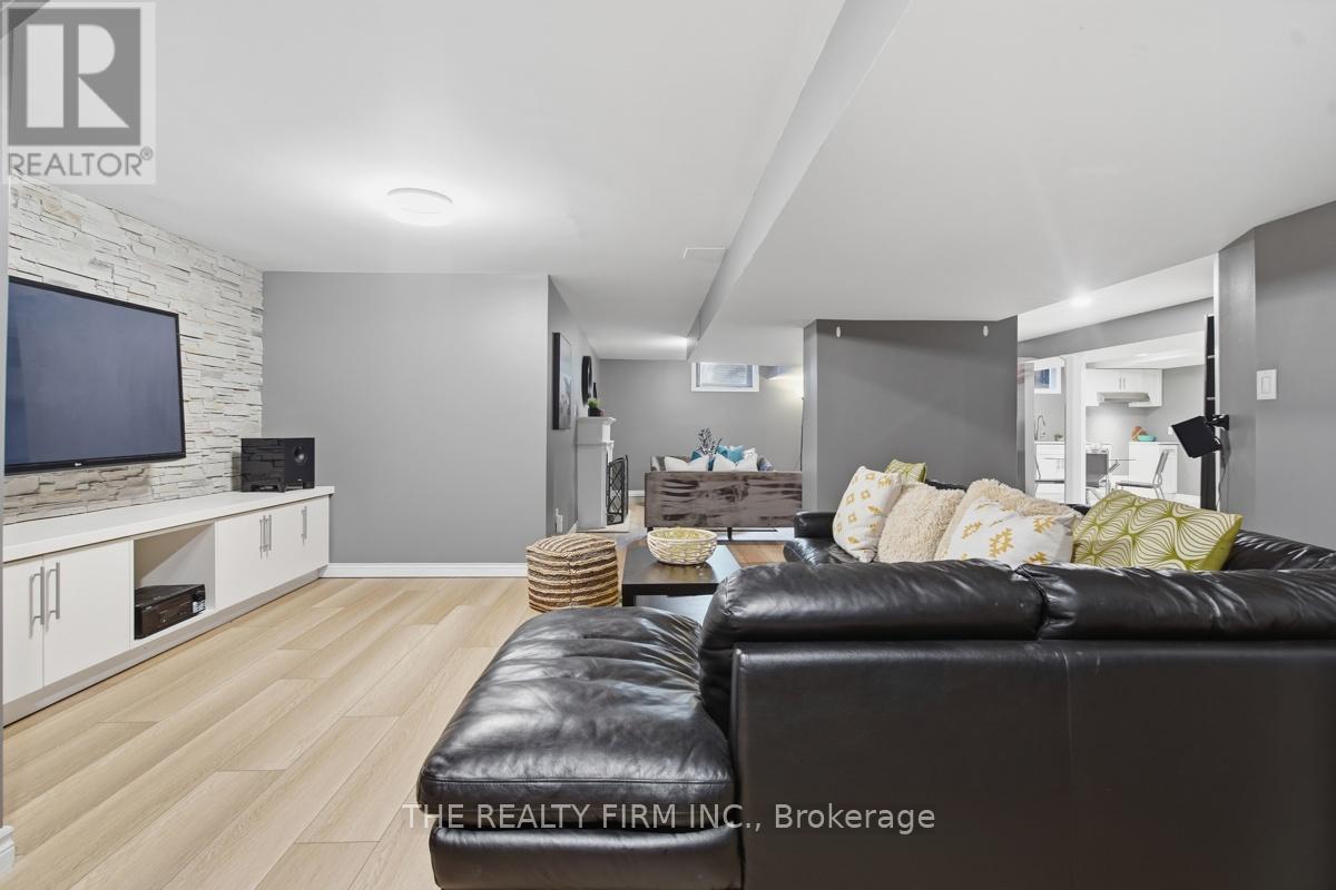 16 FITZWILLIAM BOULEVARD - 35