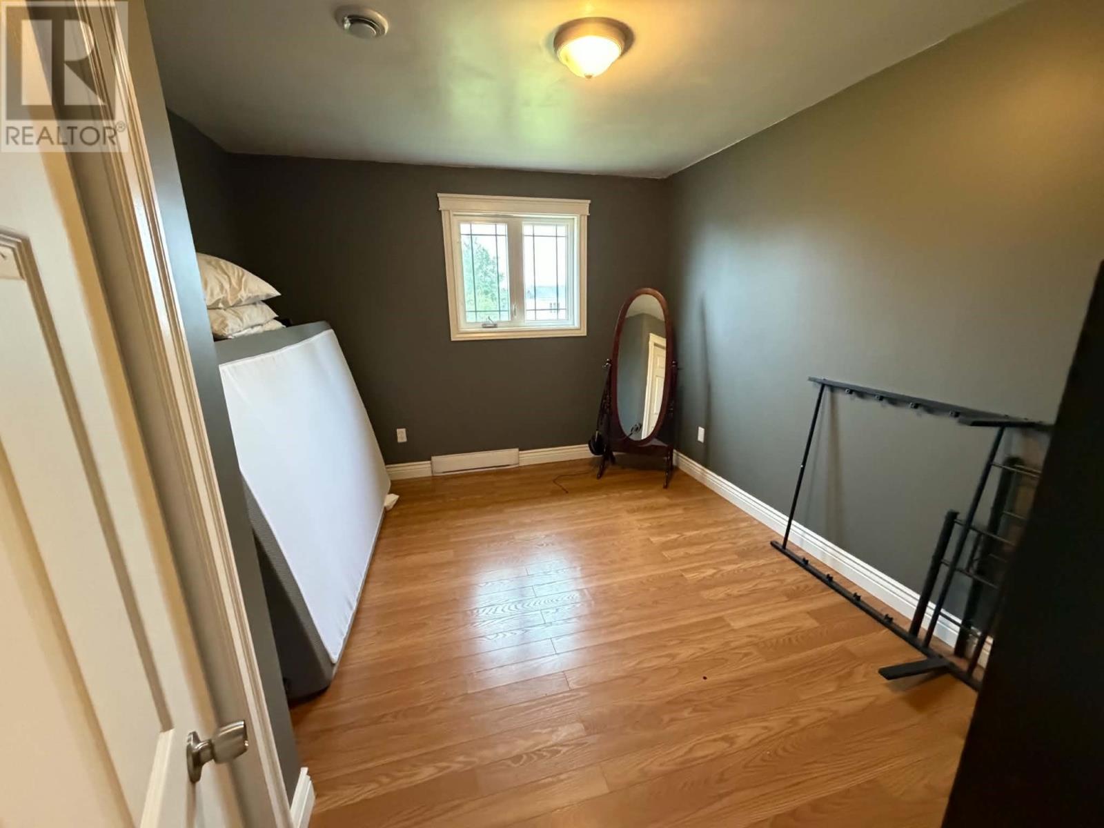 19 White Crescent - 11