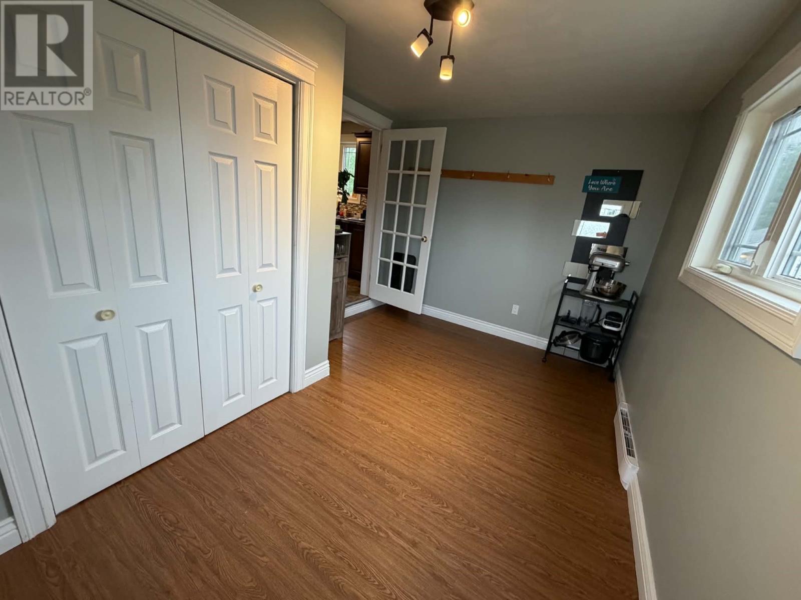 19 White Crescent - 2