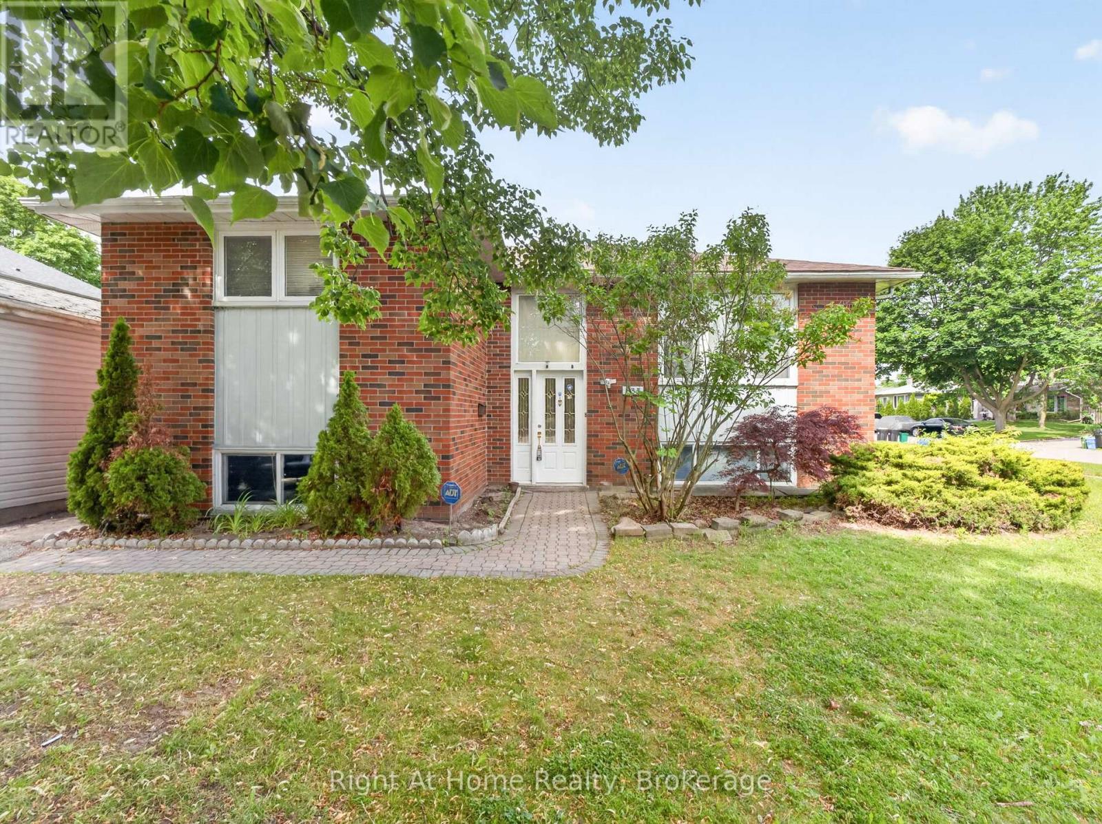 833 VICKI DRIVE - 1
