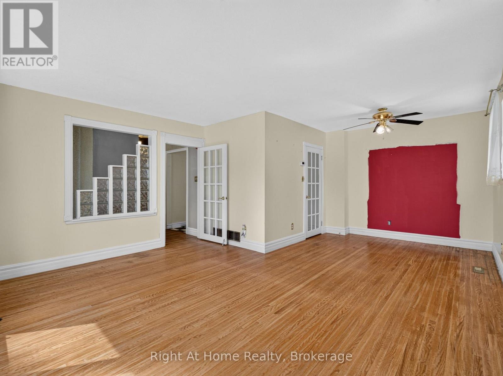 833 VICKI DRIVE - 10