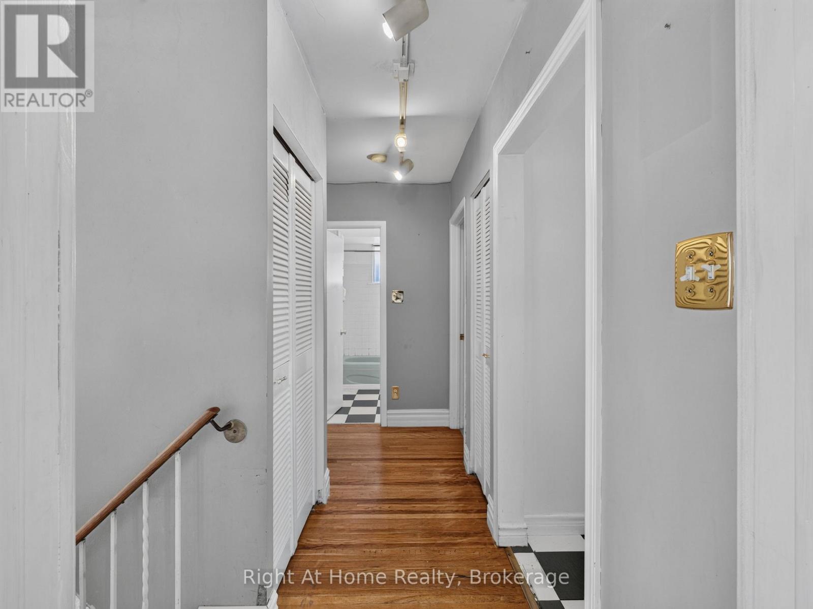 833 VICKI DRIVE - 13