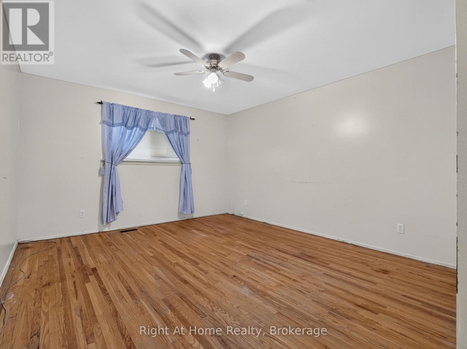 833 VICKI DRIVE - 14