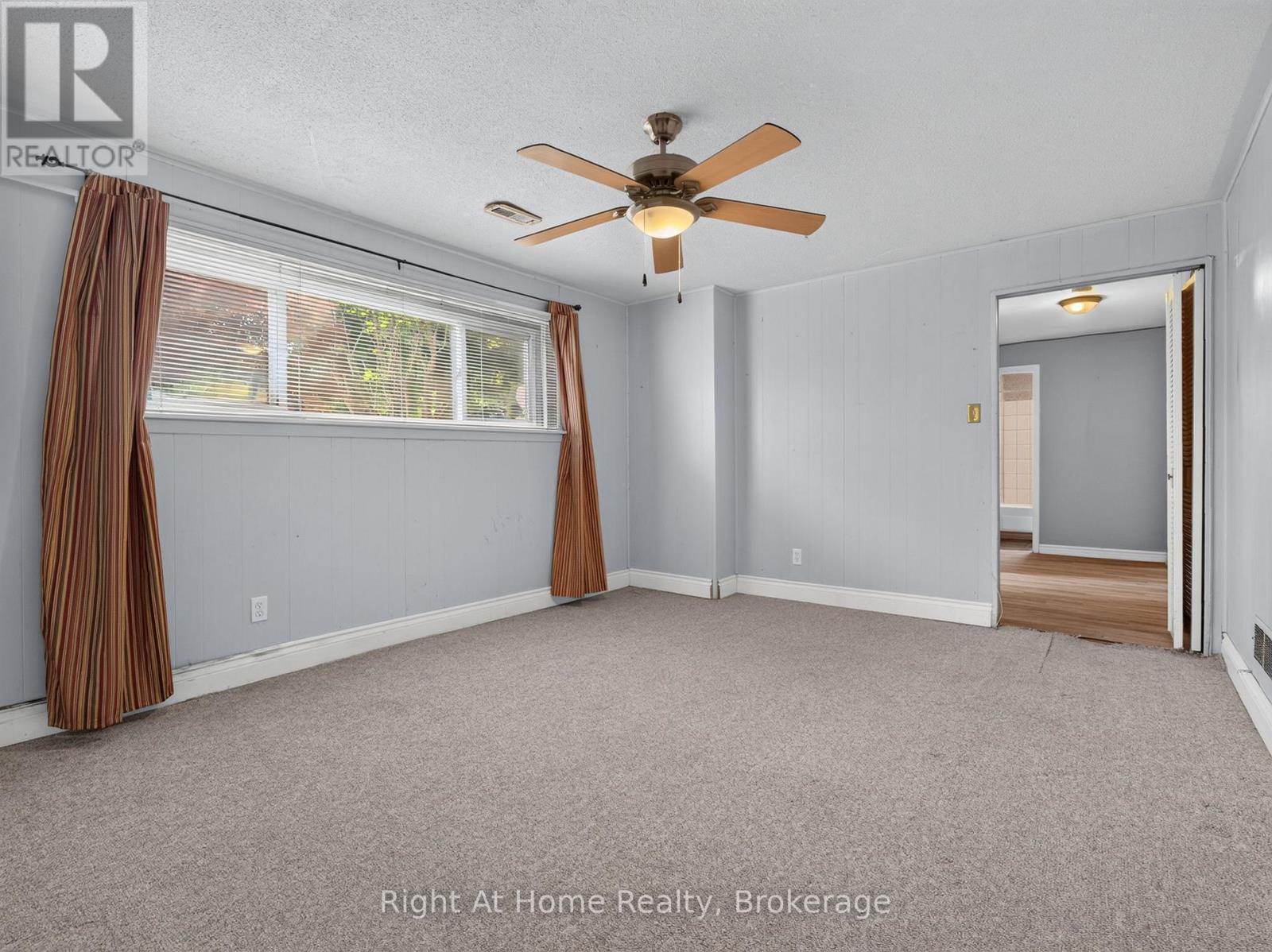 833 VICKI DRIVE - 18