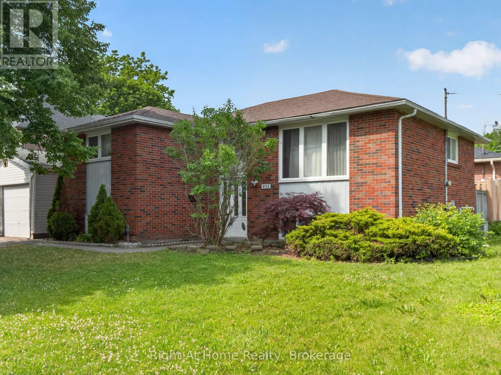 833 VICKI DRIVE - 2