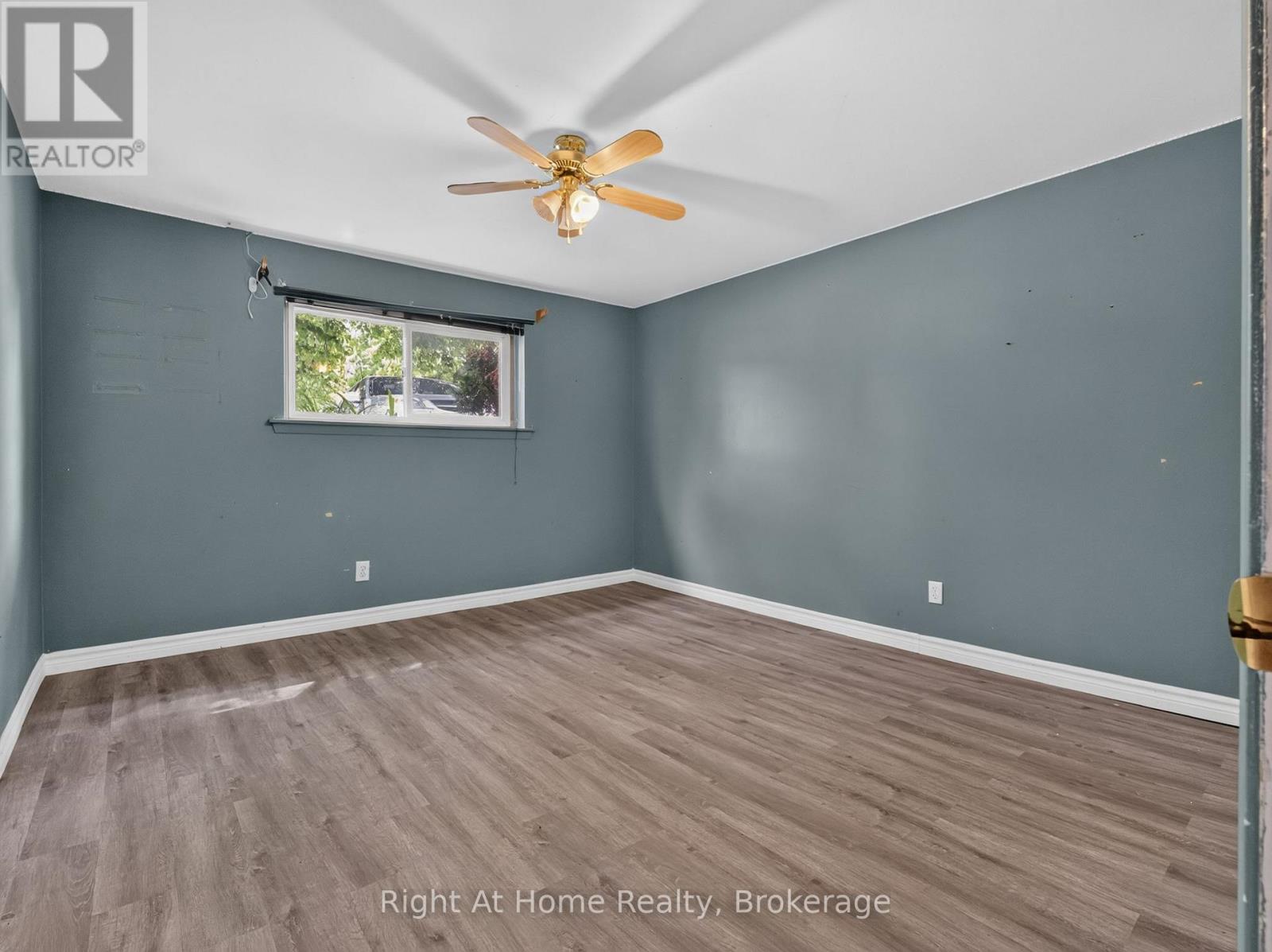 833 VICKI DRIVE - 20