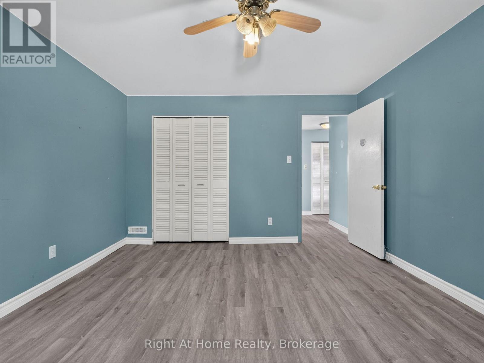 833 VICKI DRIVE - 21