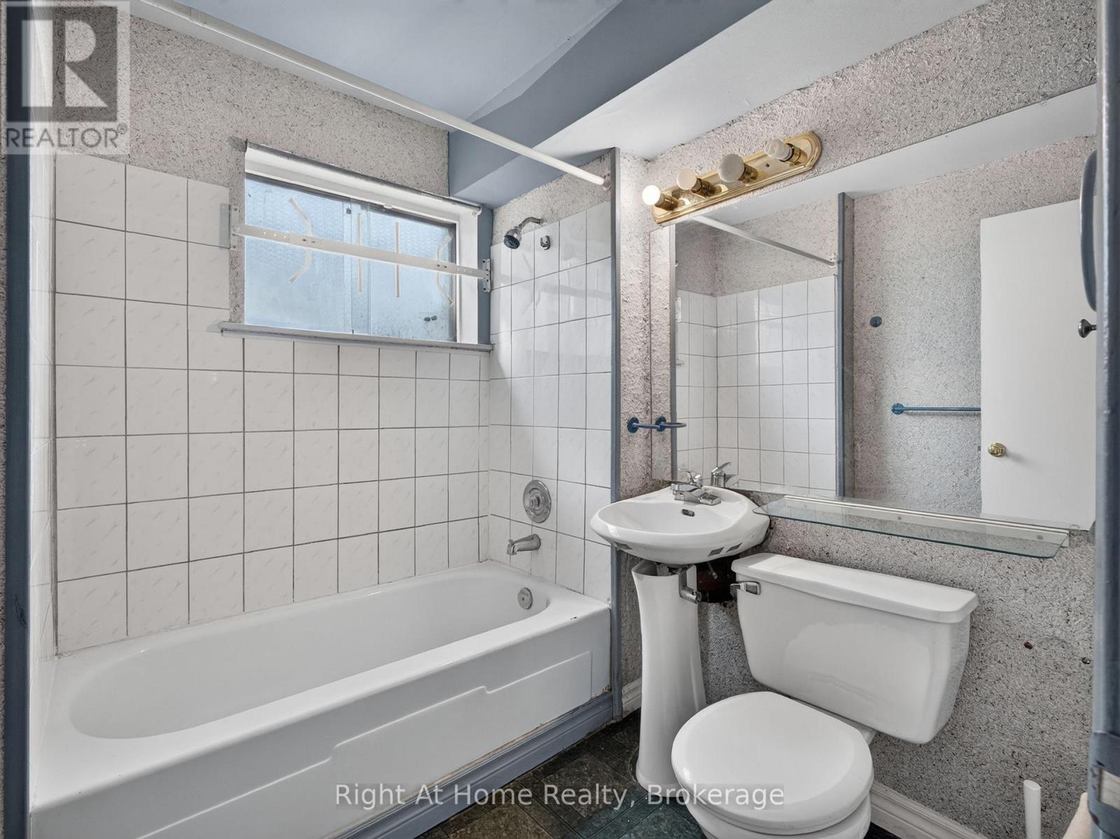 833 VICKI DRIVE - 22