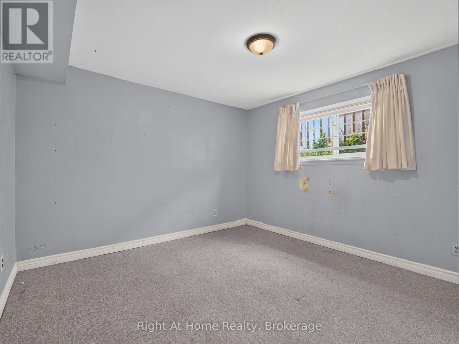 833 VICKI DRIVE - 23