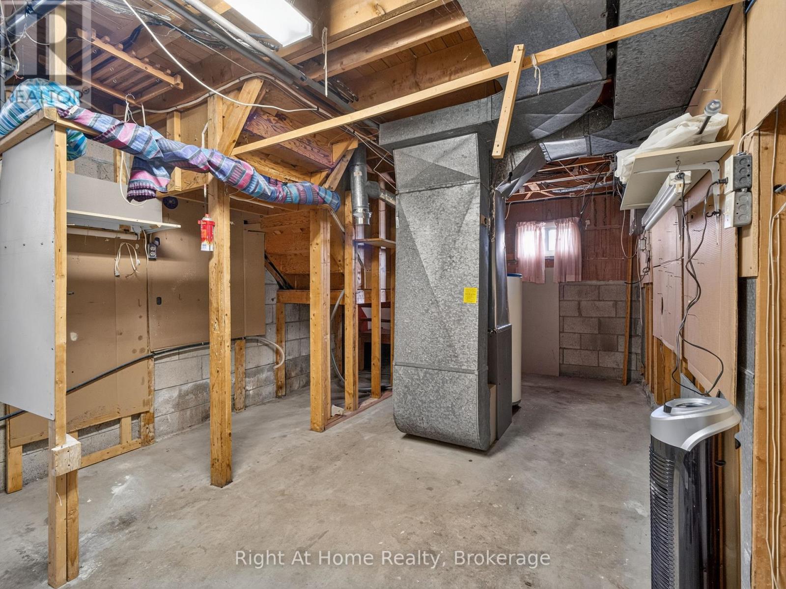 833 VICKI DRIVE - 24