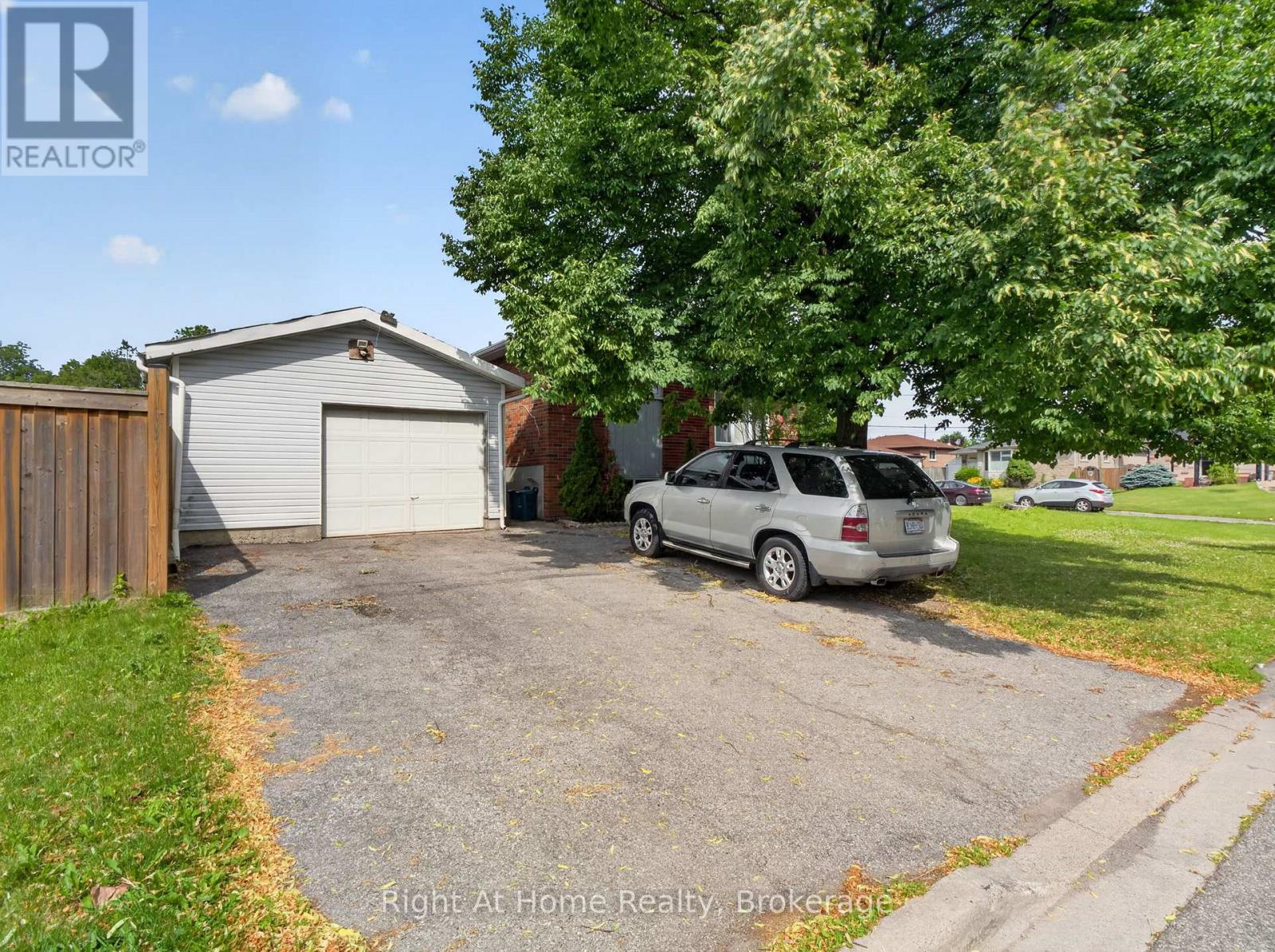 833 VICKI DRIVE - 25