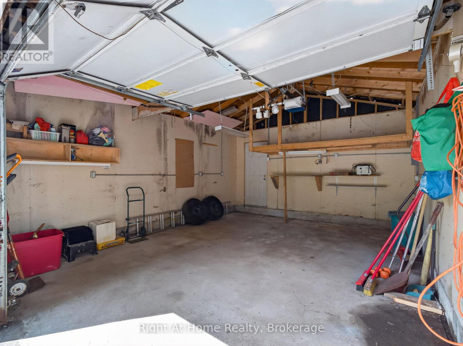 833 VICKI DRIVE - 26