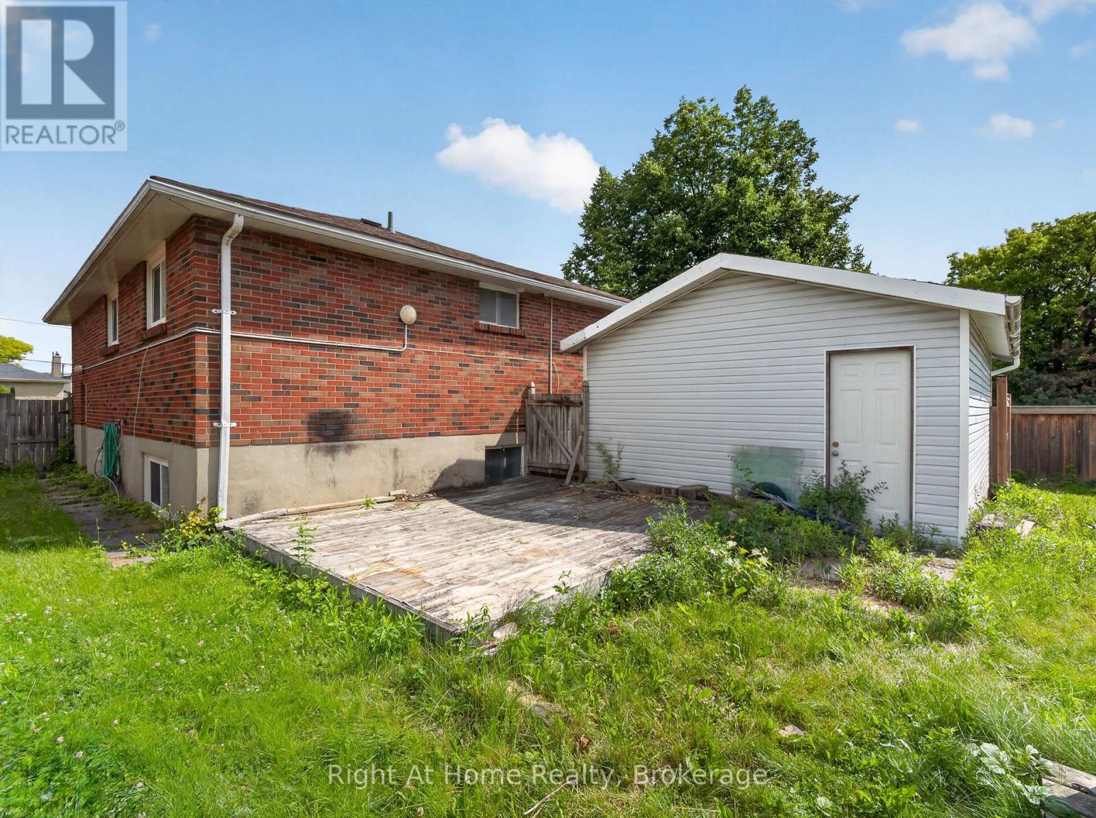833 VICKI DRIVE - 28