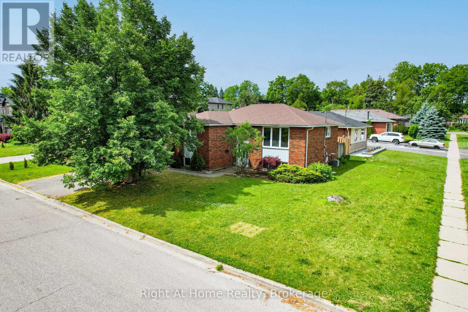 833 VICKI DRIVE - 3