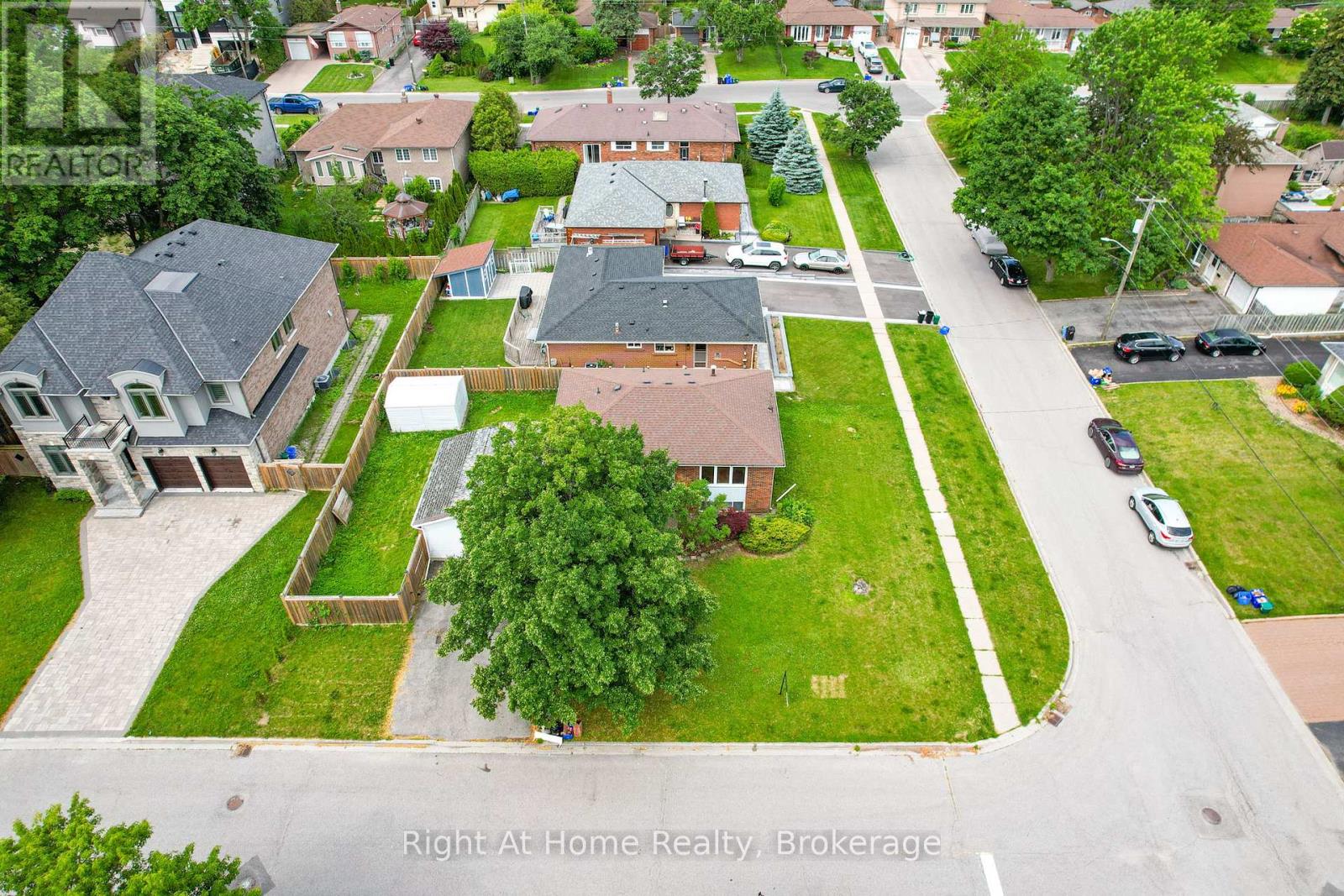 833 VICKI DRIVE - 5