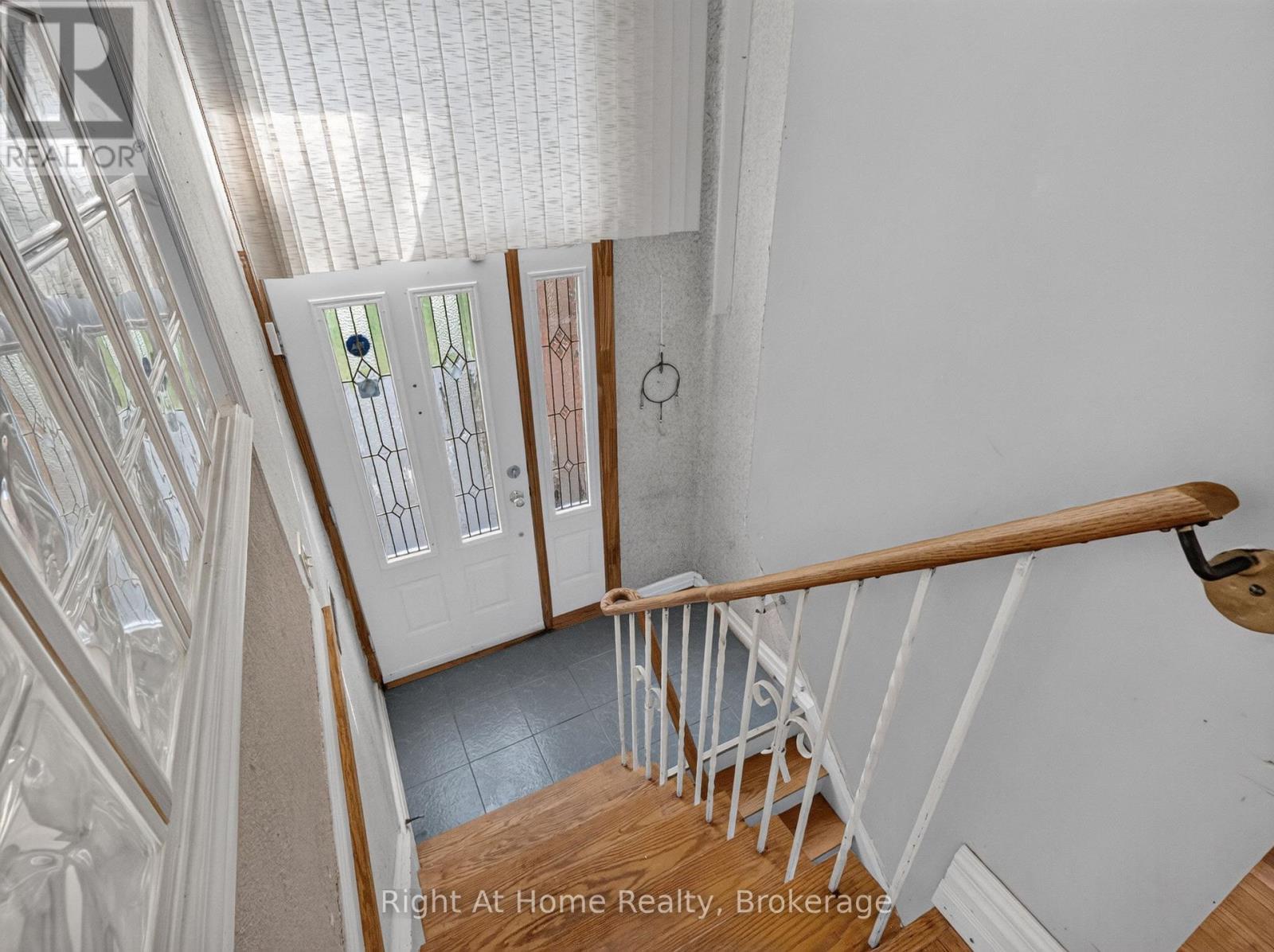 833 VICKI DRIVE - 7