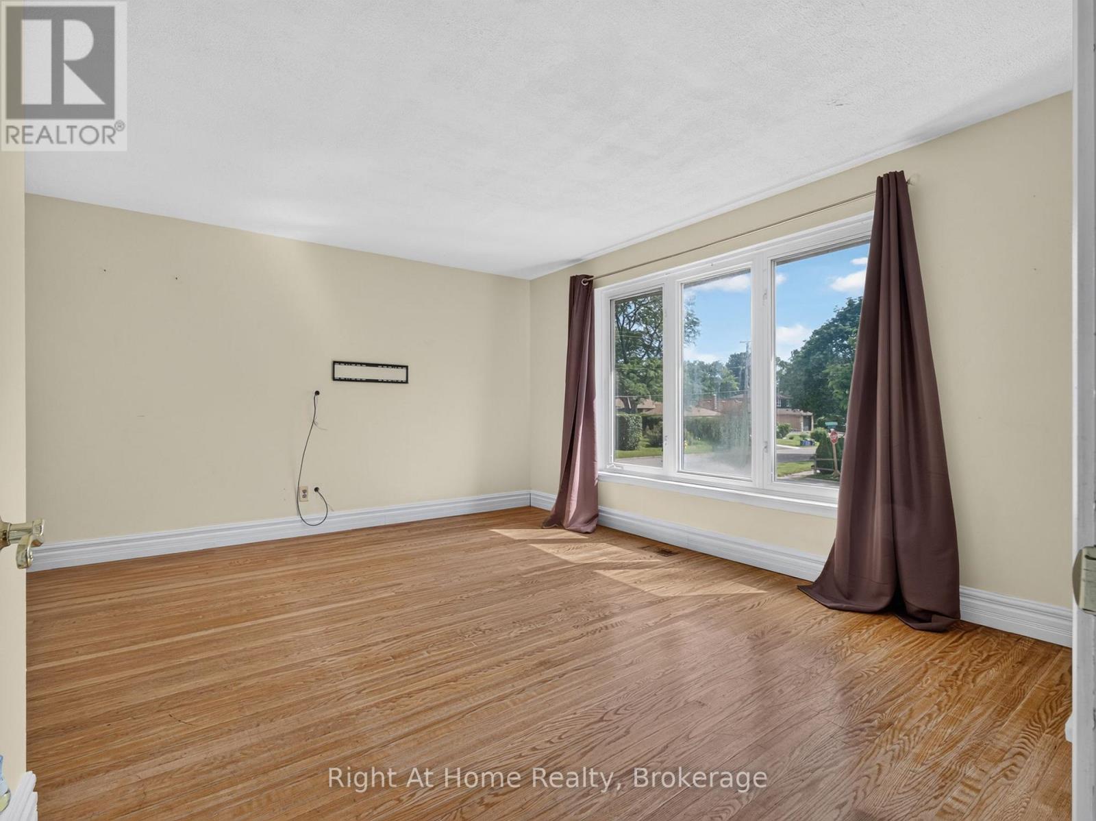833 VICKI DRIVE - 8