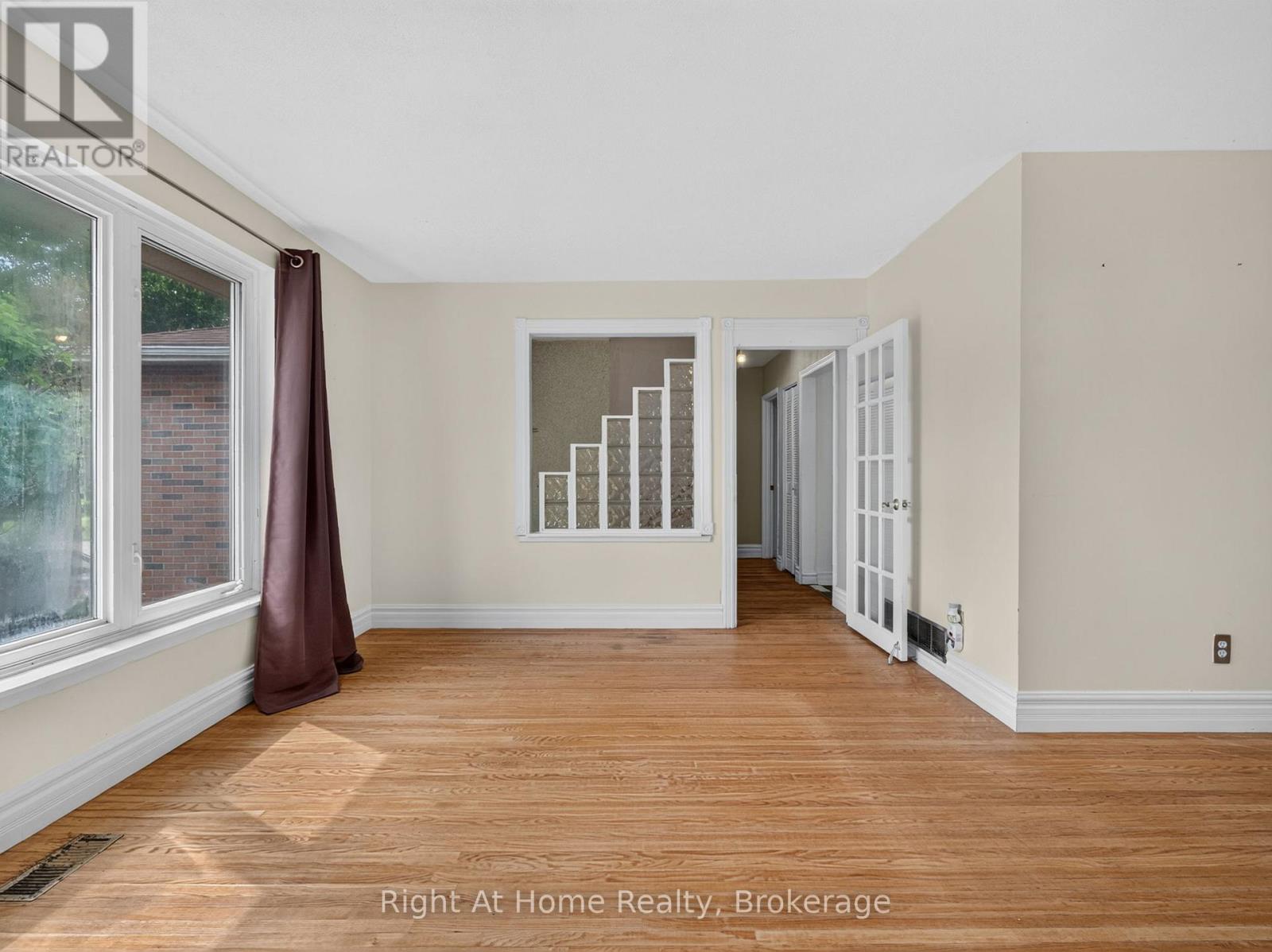 833 VICKI DRIVE - 9